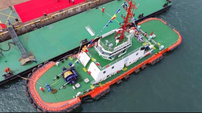 China’s First Fully Electric Tugboat Enters Service