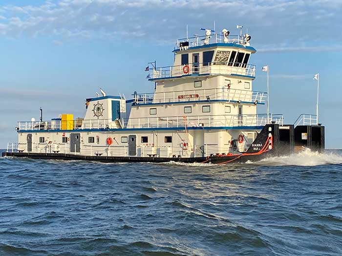 Metal Shark Alabama delivers third inland towboat to FMT