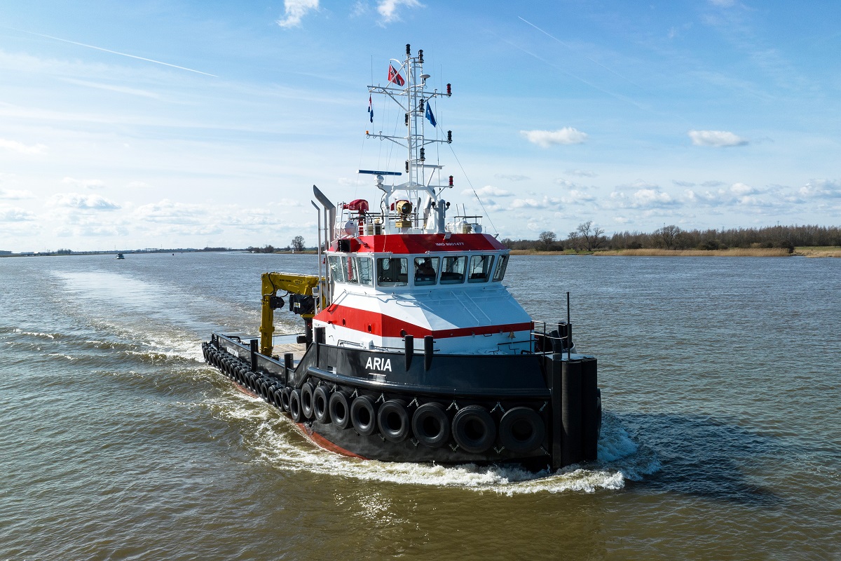 Damen delivers Shoalbuster 3209 Aria and Stan Pontoon 4113 to A. R. Singh Contractors Ltd.